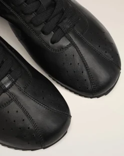 Baskets Soft Noires Basses En Cuir Lisse